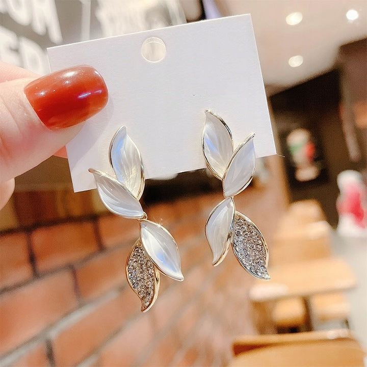 Contemporary Leaf Flower Drop Earrings For Women (Lightweight)