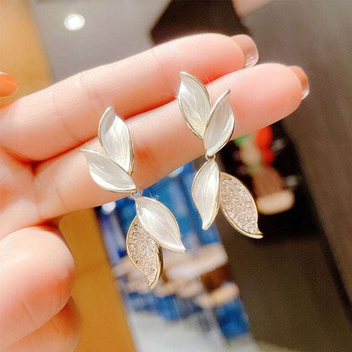 Contemporary Leaf Flower Drop Earrings For Women (Lightweight)