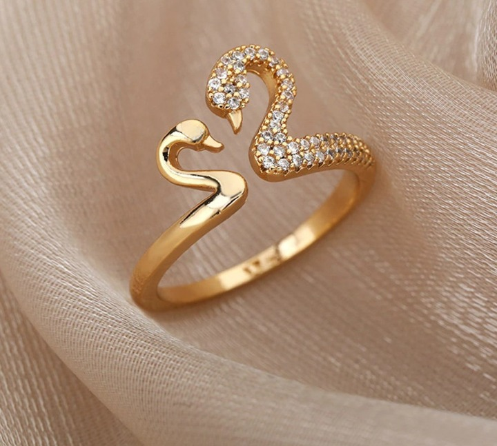 Adjustable Duck Design Finger Ring For Women (Free Size)