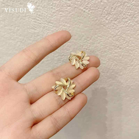 Trendy Flower Patterned Stud Earrings for Women: Stylish and Minimalist Jewelry for Any Occasion - Rare1Studio